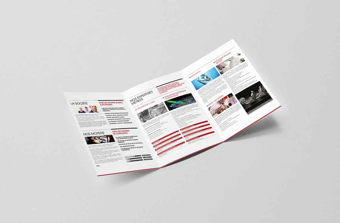 Plaquette de présentation multilingue (français, anglais et arabe) sous forme de dépliant 3 volets